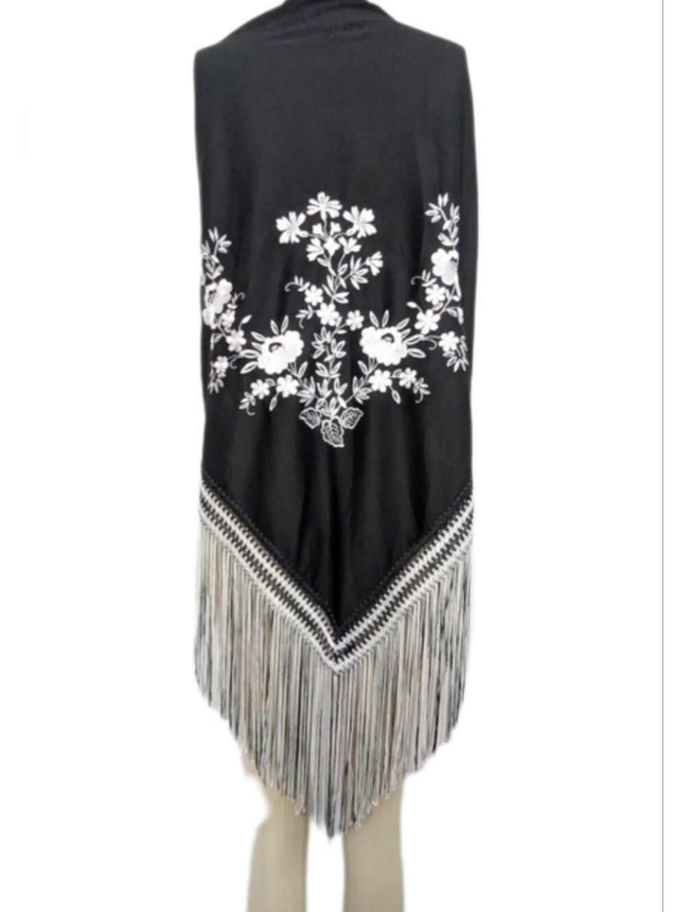 J. Pertiñez NWT Vintage Black & White Floral Fringe Scarf/Wrap